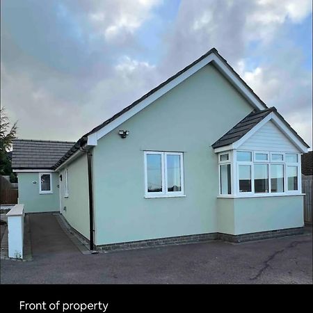 Green 3 Bed Bungalow With En-Suite And Parking Felton  Dış mekan fotoğraf